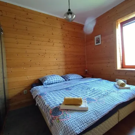 V Dřevěném Domě
